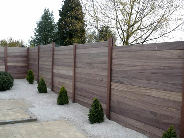 Afsluiting tuin hout 2 meter hoog als beschutting en voor meer privacy